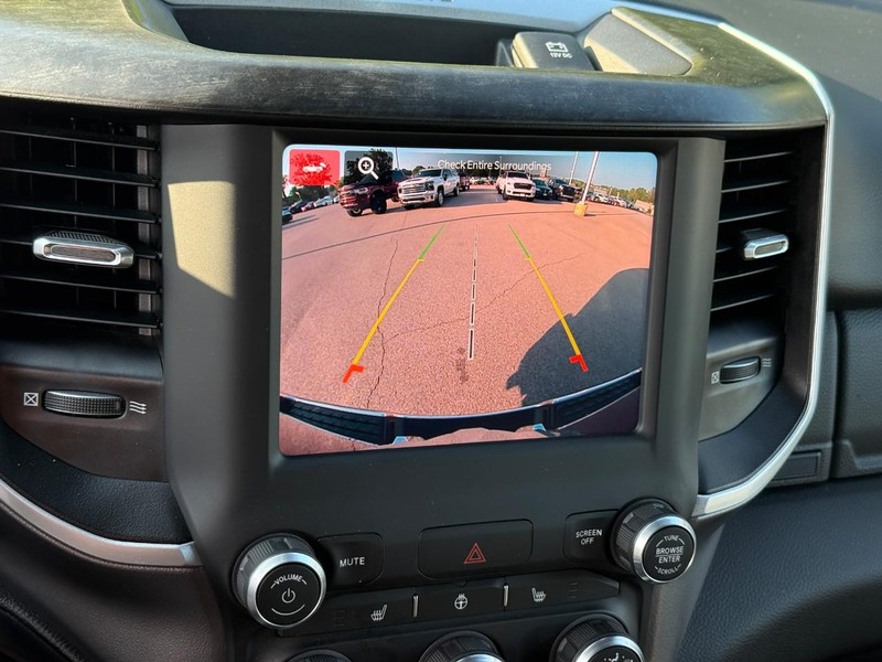 Ram 1500 Vehicle Full-screen Gallery Image 23