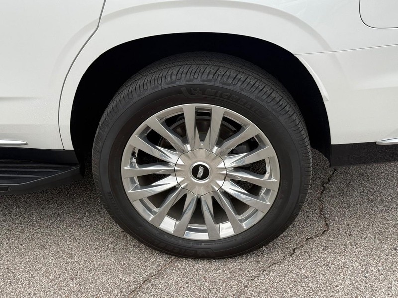 Cadillac Escalade Vehicle Image 04