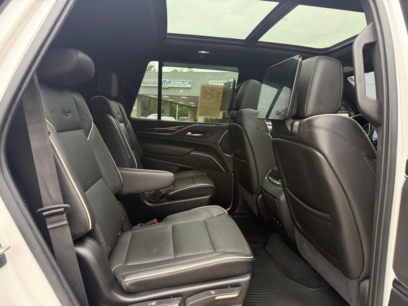 Cadillac Escalade Vehicle Image 11