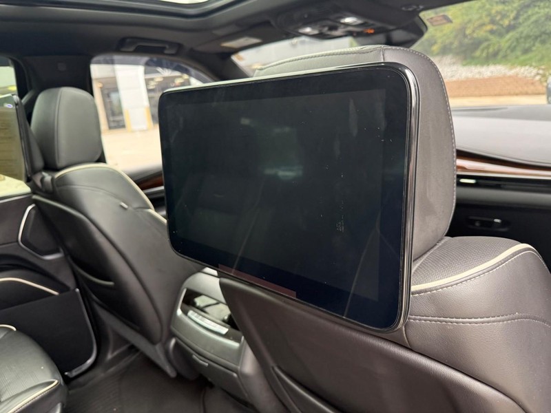 Cadillac Escalade Vehicle Image 12