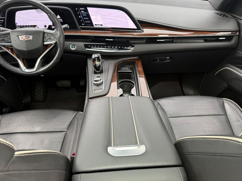 Cadillac Escalade Vehicle Image 13