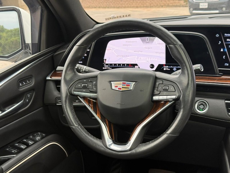 Cadillac Escalade Vehicle Image 14