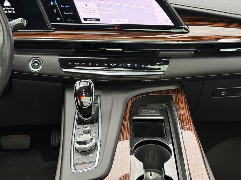 Cadillac Escalade Vehicle Image 16