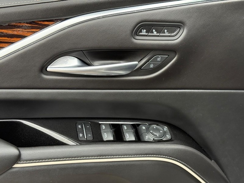 Cadillac Escalade Vehicle Image 17