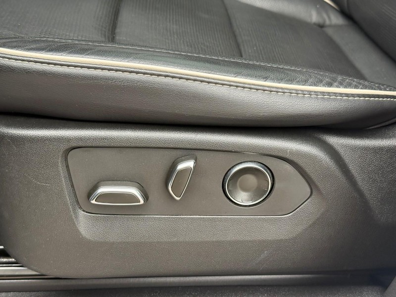 Cadillac Escalade Vehicle Image 20