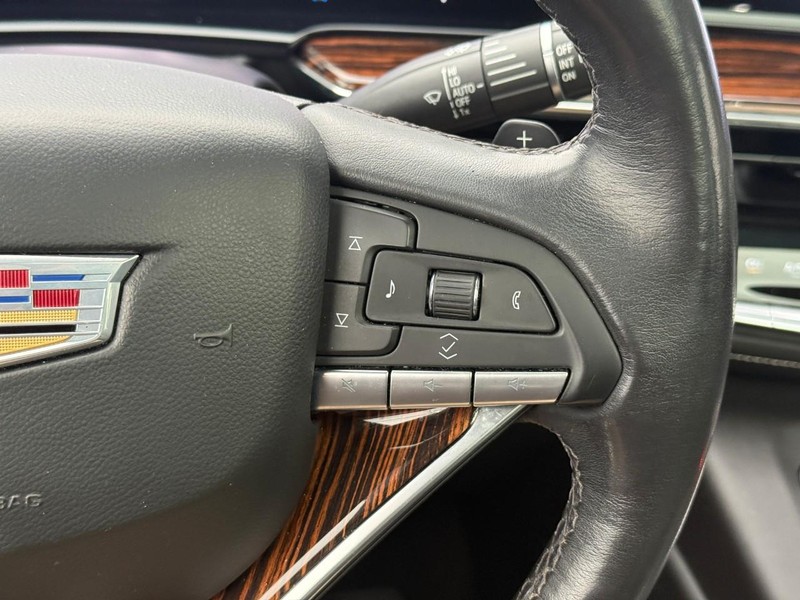 Cadillac Escalade Vehicle Image 22
