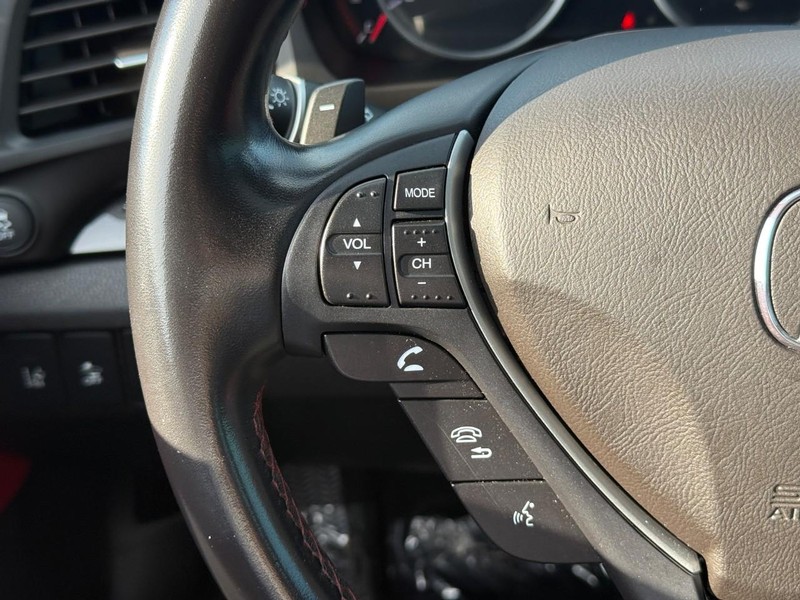 Acura ILX Vehicle Image 25