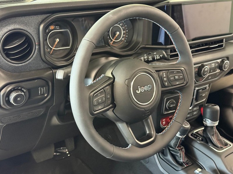 Jeep Wrangler Vehicle Image 11