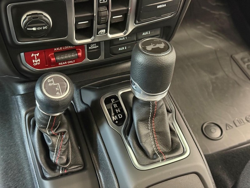 Jeep Wrangler Vehicle Image 12