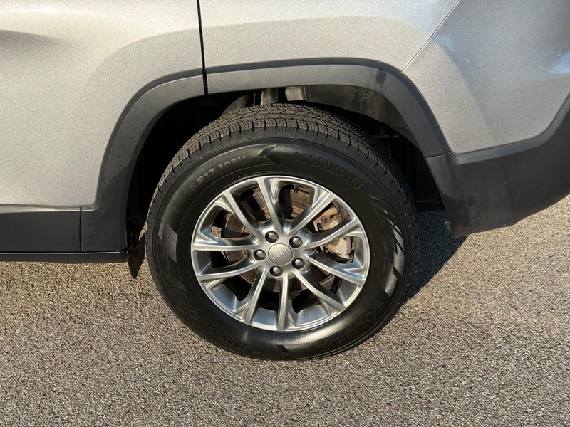 Jeep Cherokee Vehicle Full-screen Gallery Image 3