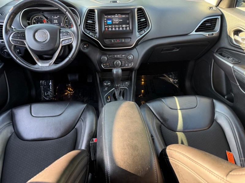 Jeep Cherokee Vehicle Full-screen Gallery Image 10