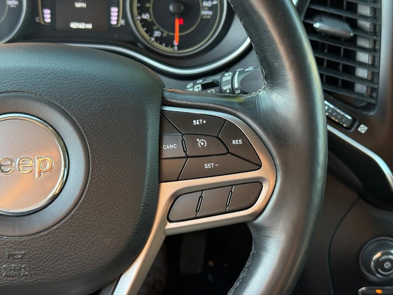 Jeep Cherokee Vehicle Full-screen Gallery Image 18