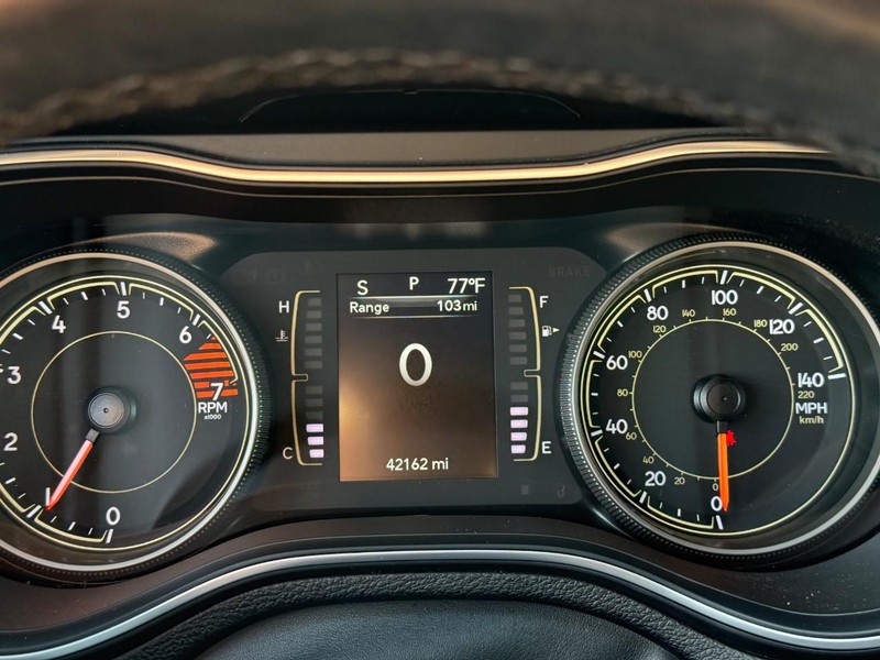 Jeep Cherokee Vehicle Full-screen Gallery Image 19