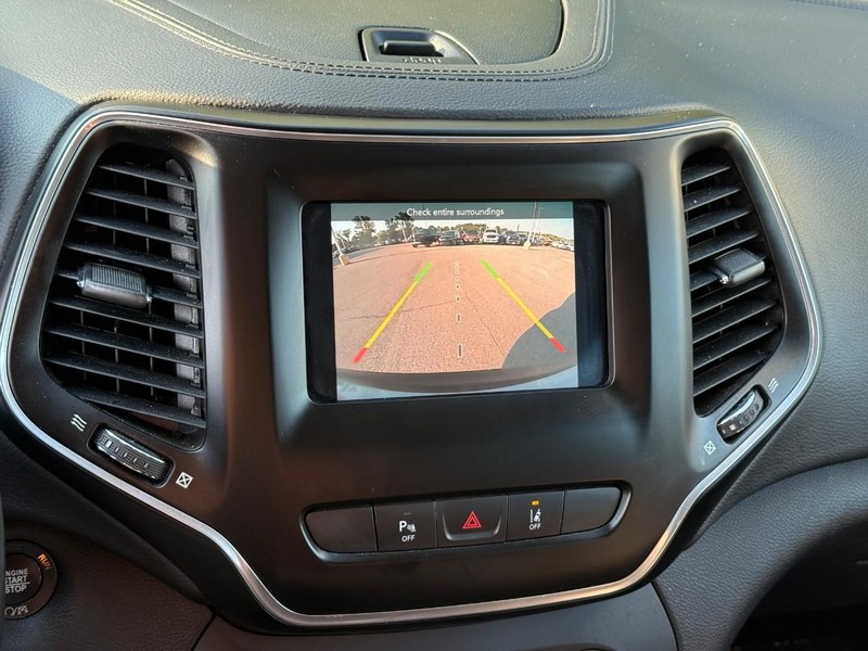 Jeep Cherokee Vehicle Full-screen Gallery Image 20