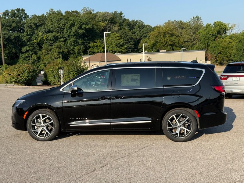 2027 Chrysler Pacifica Pinnacle - Photo 2