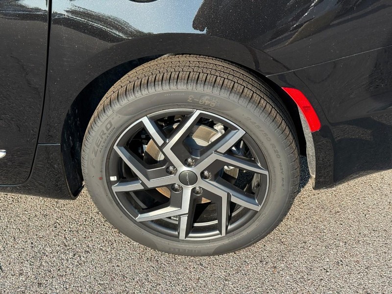 2027 Chrysler Pacifica Pinnacle - Photo 4