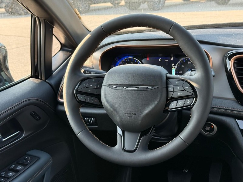 2027 Chrysler Pacifica Pinnacle - Photo 9