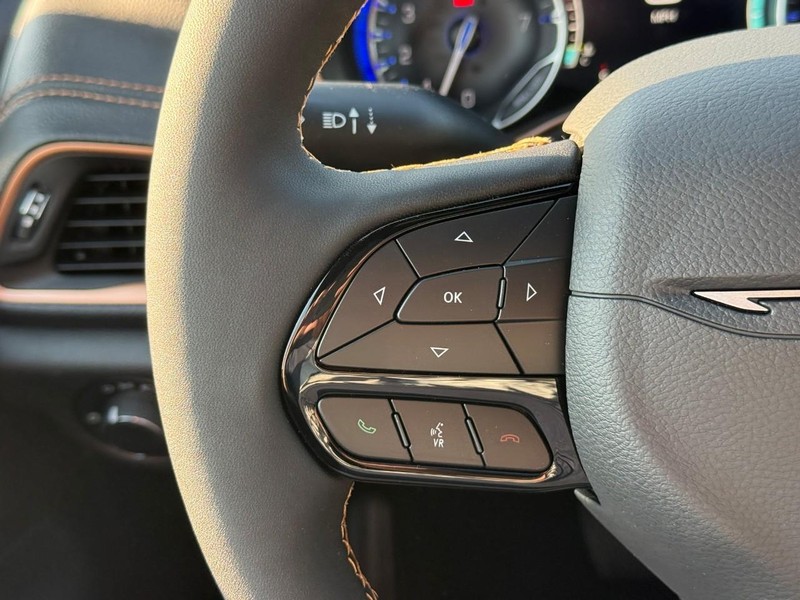 2027 Chrysler Pacifica Pinnacle - Photo 16