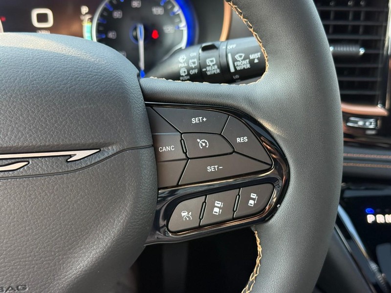 2027 Chrysler Pacifica Pinnacle - Photo 17