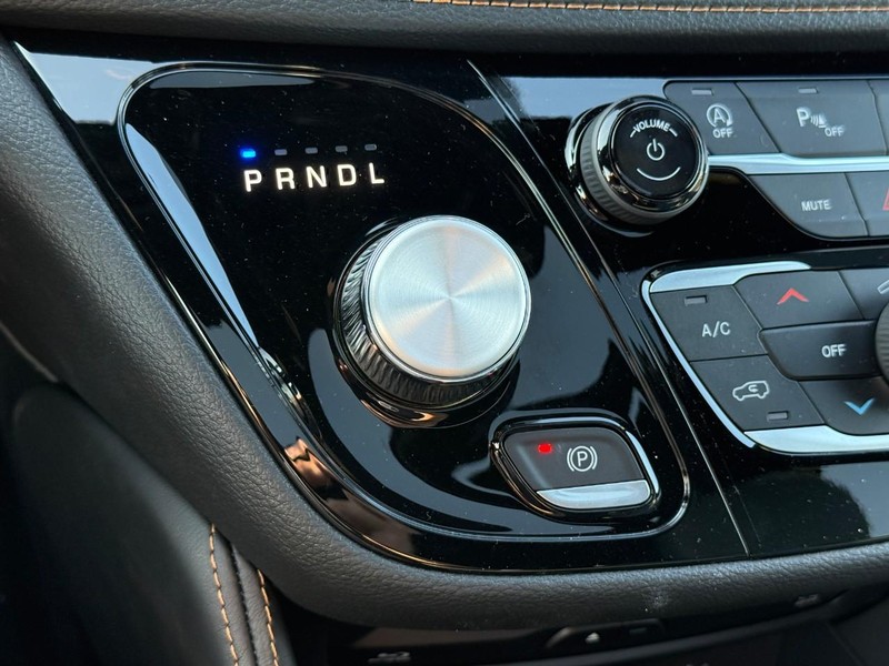 2027 Chrysler Pacifica Pinnacle - Photo 18