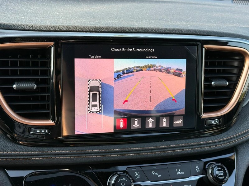 2027 Chrysler Pacifica Pinnacle - Photo 19