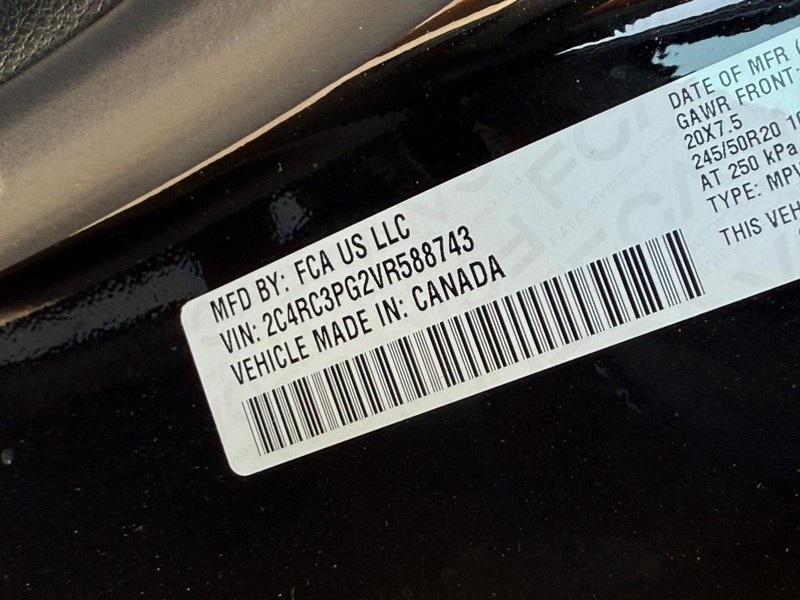 2027 Chrysler Pacifica Pinnacle - Photo 20