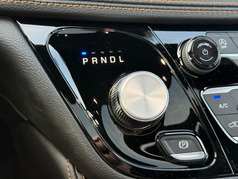 Chrysler Pacifica Vehicle Full-screen Gallery Image 19