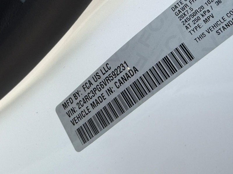 Chrysler Pacifica Vehicle Full-screen Gallery Image 21