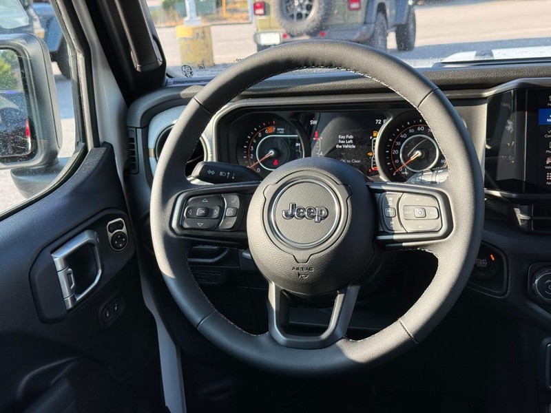 Jeep Wrangler Vehicle Image 09