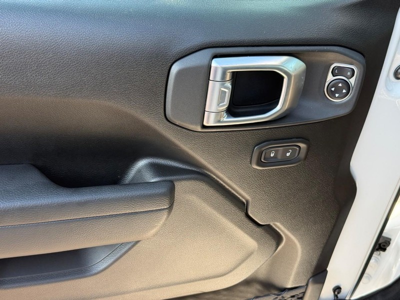Jeep Wrangler Vehicle Image 13