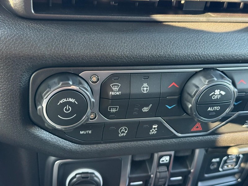 Jeep Wrangler Vehicle Image 19