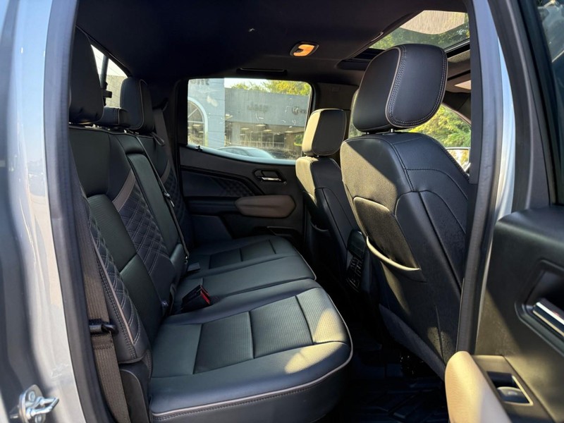 GMC Canyon Vehicle Image 13