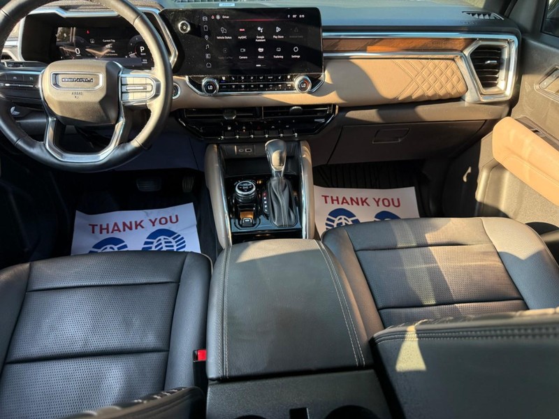 GMC Canyon Vehicle Image 14