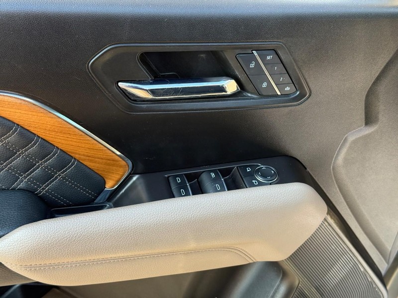 GMC Canyon Vehicle Image 18