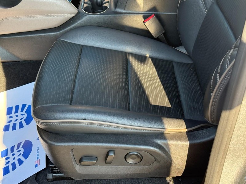 GMC Canyon Vehicle Image 20