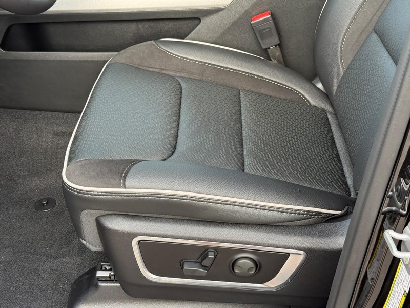 Ram 1500 Vehicle Image 16
