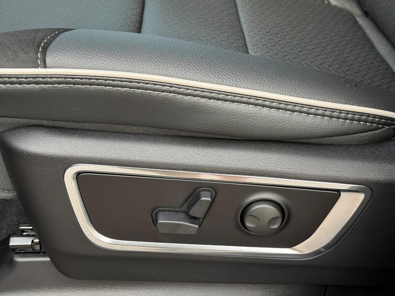 Ram 1500 Vehicle Image 17