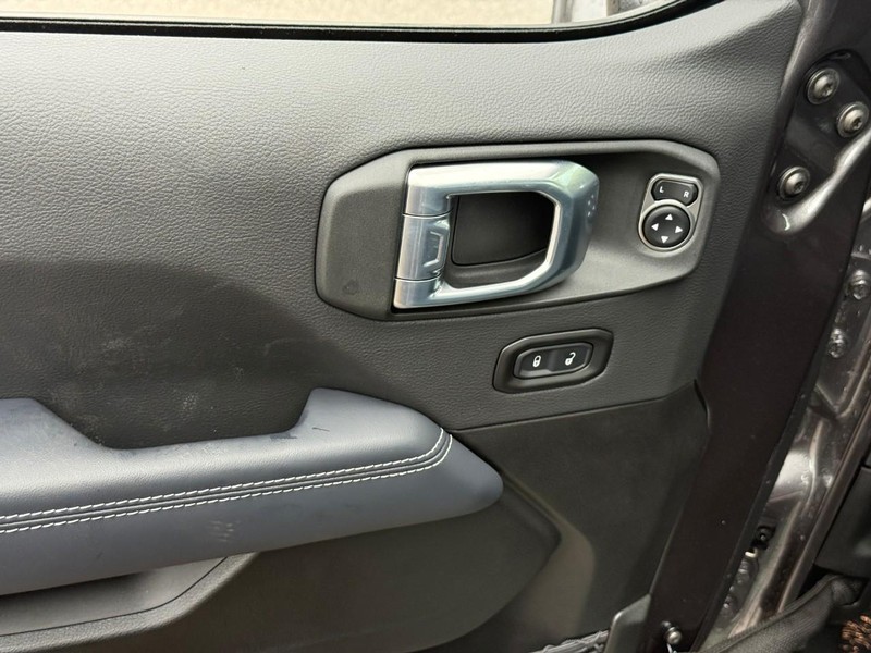 Jeep Wrangler Vehicle Image 13
