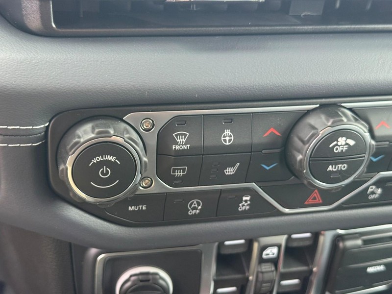 Jeep Wrangler Vehicle Image 15