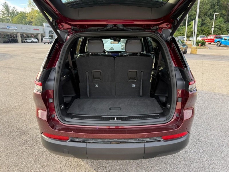 Jeep Grand Cherokee L Vehicle Image 08