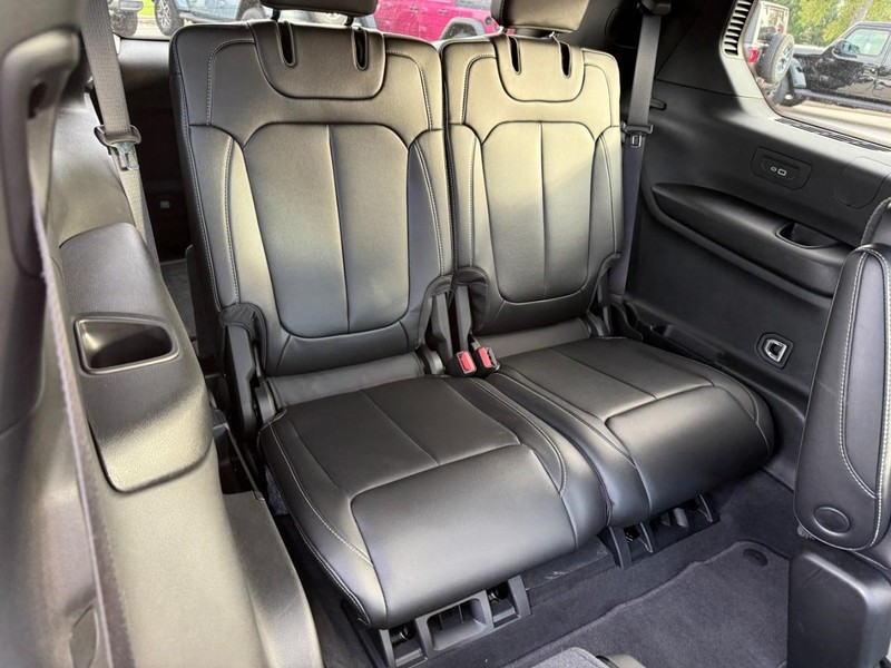 Jeep Grand Cherokee L Vehicle Image 15