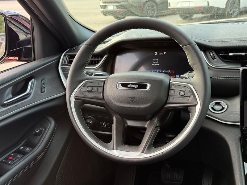 Jeep Grand Cherokee L Vehicle Image 17