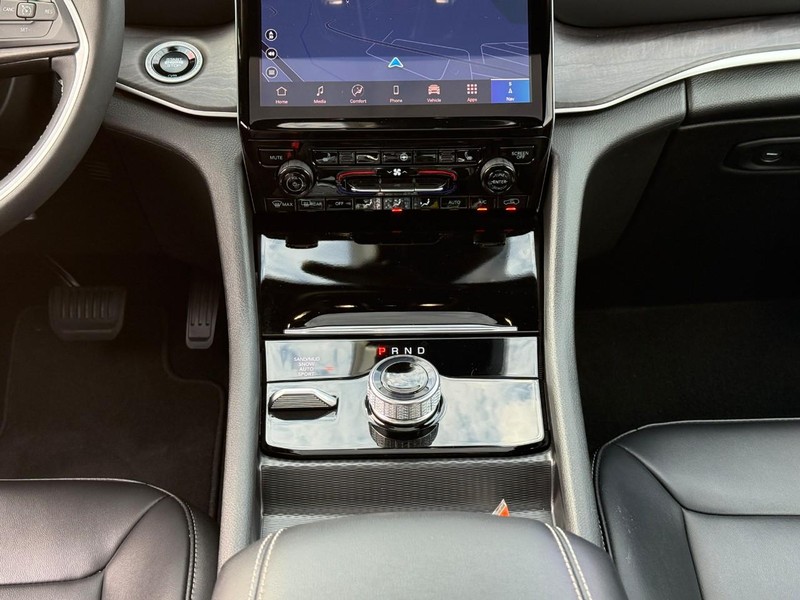 Jeep Grand Cherokee L Vehicle Image 20