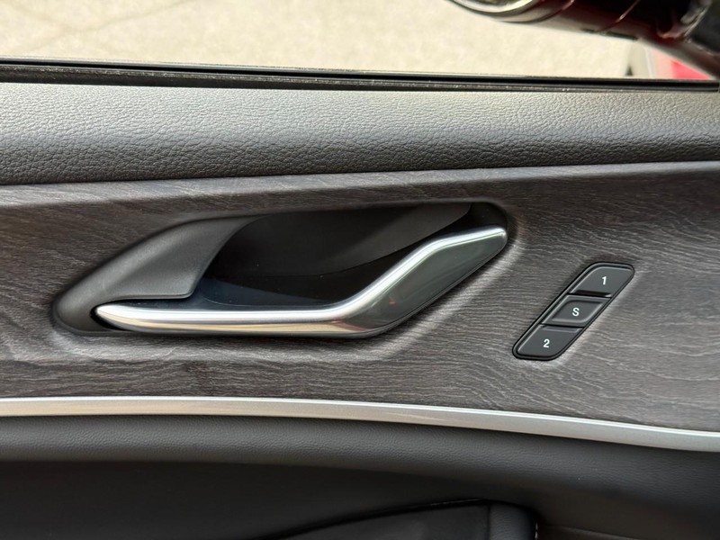 Jeep Grand Cherokee L Vehicle Image 22