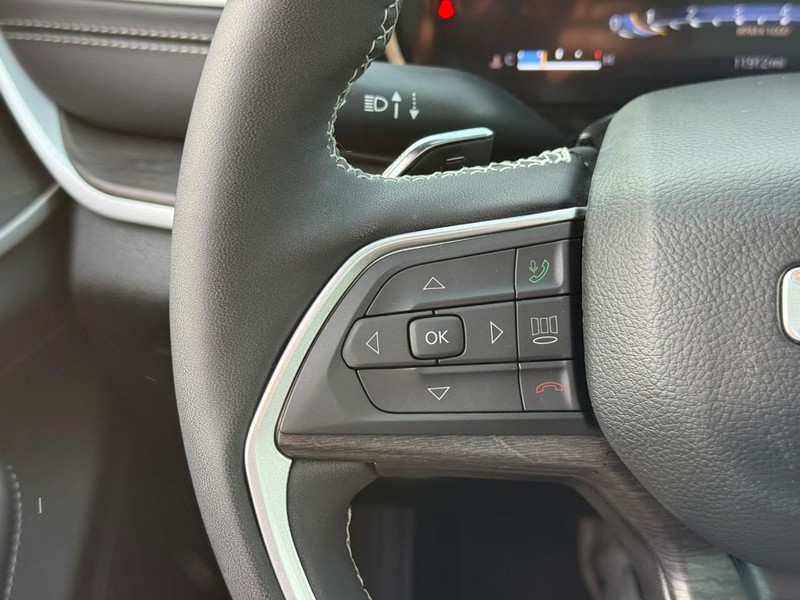Jeep Grand Cherokee L Vehicle Image 25