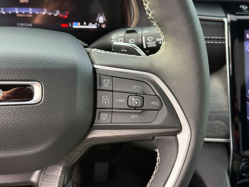Jeep Grand Cherokee L Vehicle Image 26