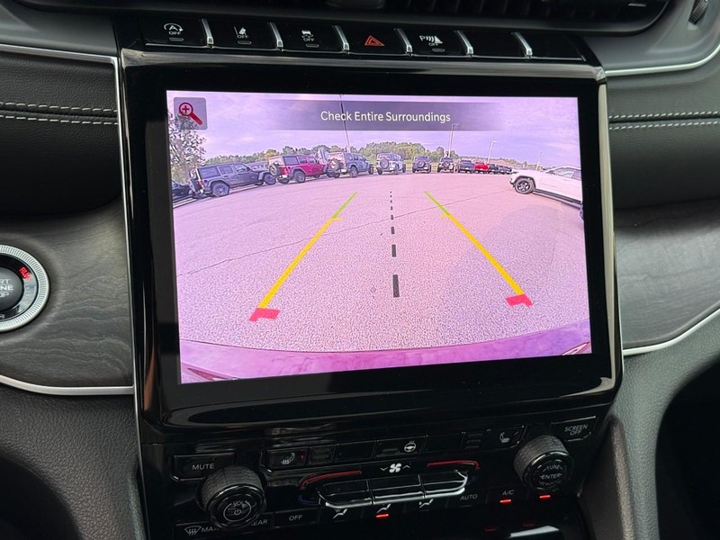 Jeep Grand Cherokee L Vehicle Image 30