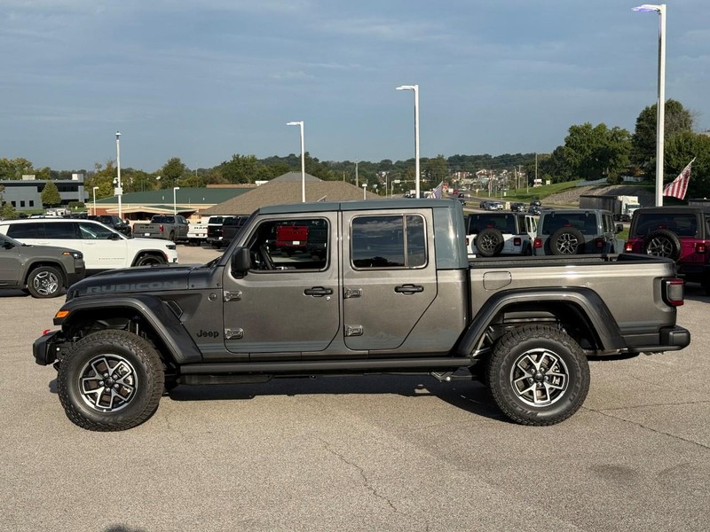 Jeep Gladiator Vehicle Image 03