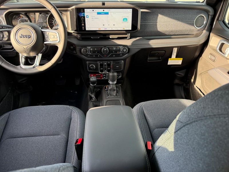 Jeep Gladiator Vehicle Image 08