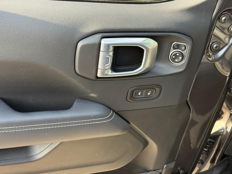 Jeep Gladiator Vehicle Image 13